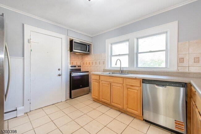 Building Photo - 86 Watsessing Ave