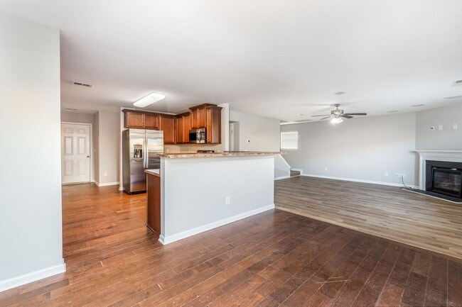 Building Photo - Spacious 5-Bed, 3.5-Bath Residence with 4,003 Sqft, Master on 1st Floor, Elegant Design, & Versat...