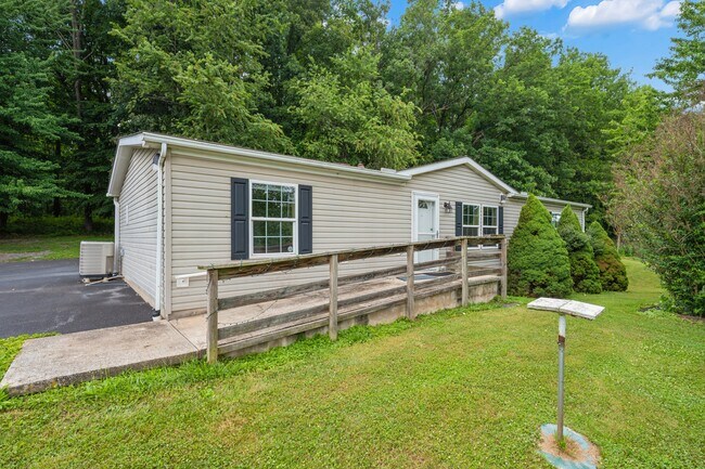 Building Photo - 12350 Jesse Smith Rd