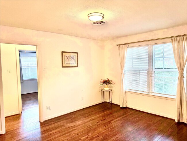 Building Photo - 4128 Bissonnet St