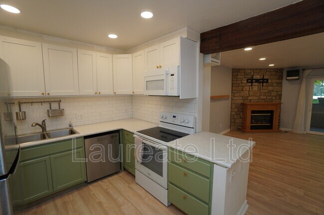 Building Photo - 431 Wright St