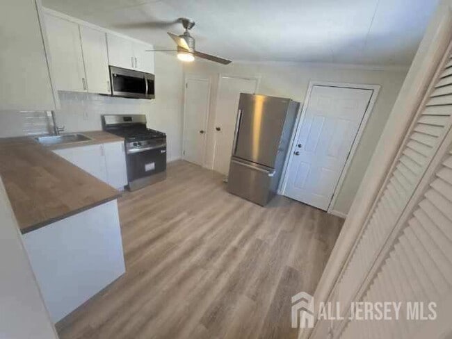 Building Photo - 635 Linden Ave