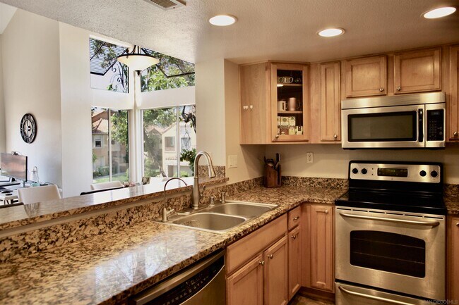 Building Photo - 15283 Maturin Dr