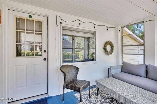 Building Photo - 138 Elm St