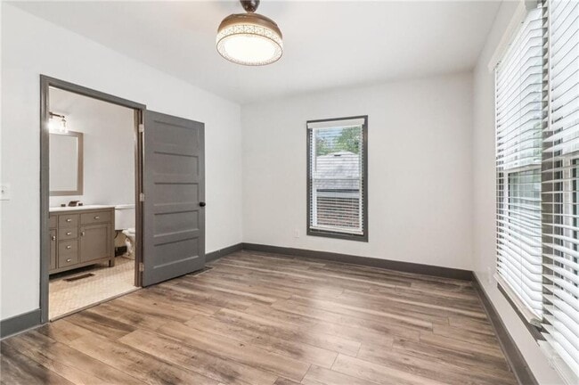 Building Photo - 1393 Westview Dr SW