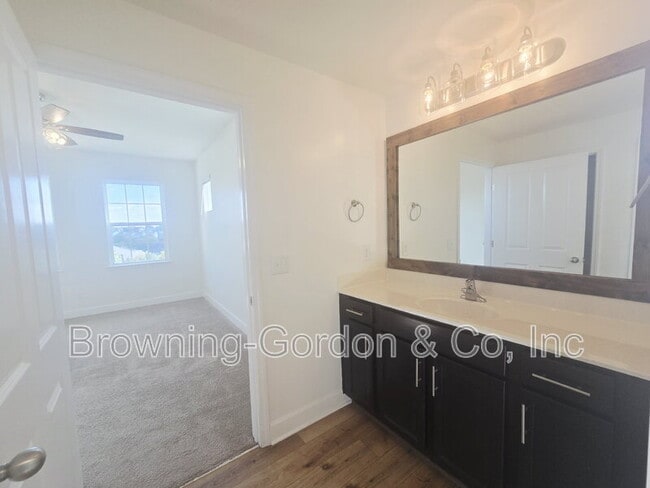 Building Photo - 8601 Peckham Ln