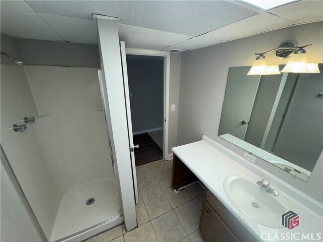 Building Photo - 108 White St