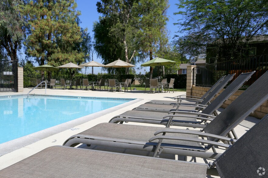 Canyon Crest Village Apartments 5200 Chicago Ave Riverside CA 92507