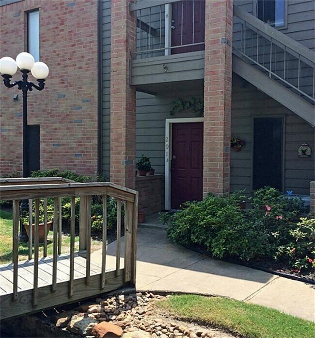 Building Photo - 2023 Gentryside Dr