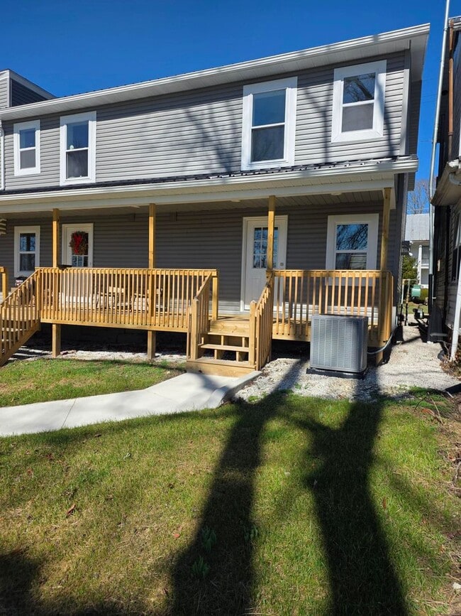 Building Photo - 43 W Main St