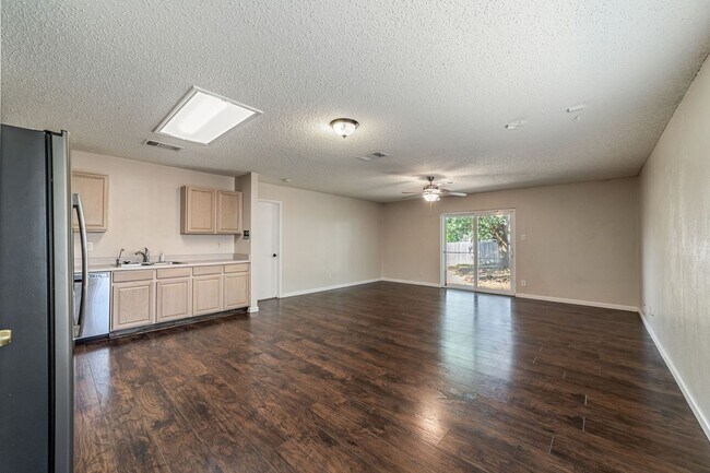 Building Photo - 8422 Parry Path