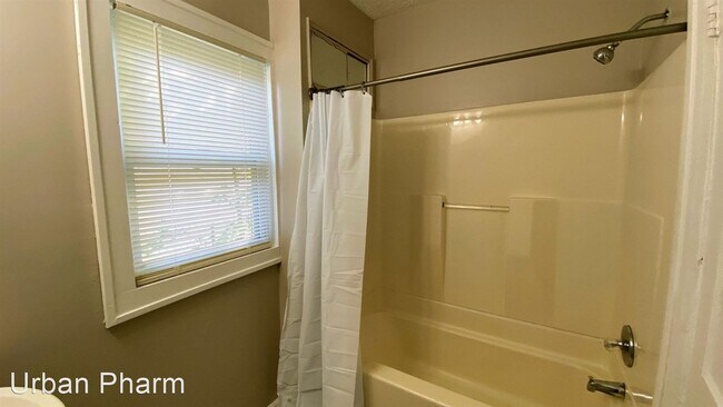 Building Photo - 3 br, 1 bath House - 555 Oakdale SE