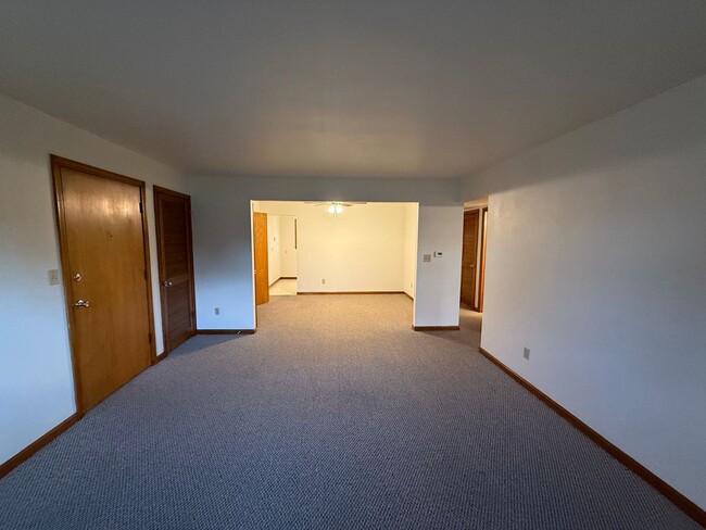 Building Photo - 52 Southwoods Ave