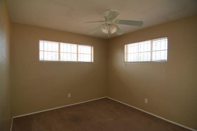 Building Photo - Charming 3 Bedroom 2 Bath Home! Central Tu...
