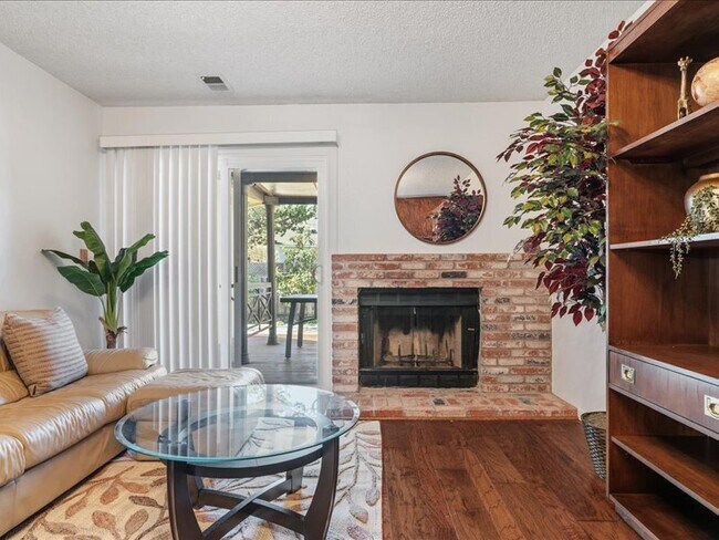 Building Photo - 349 Almond Way