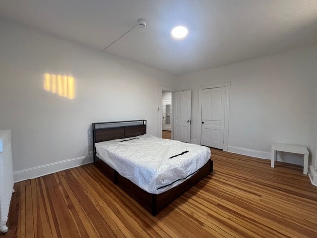 Building Photo - Brookland Grand 4917 sqft 8bd 3.5bth Home | Huge Front Porch | Large Back Yard