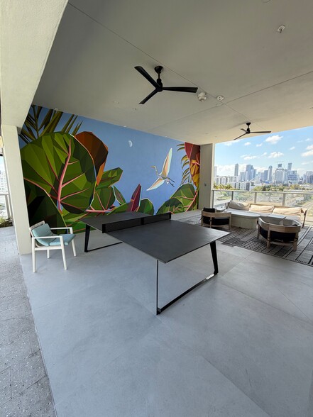 Building Photo - 237 NE 33rd St