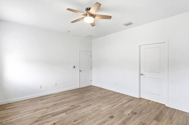 Building Photo - 18446 Claybrook St