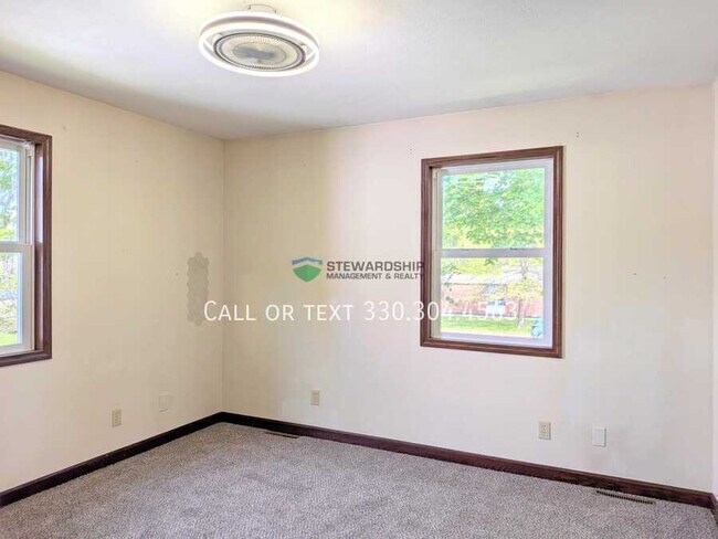 Building Photo - 940 17th St NE