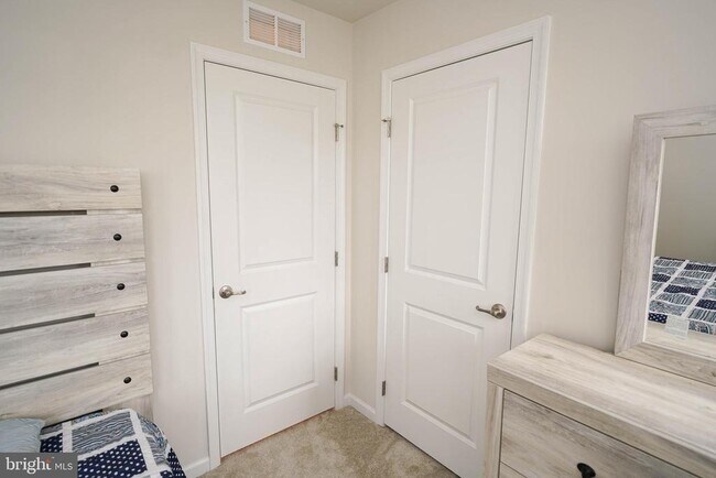 Building Photo - 9305 Mulligan Way