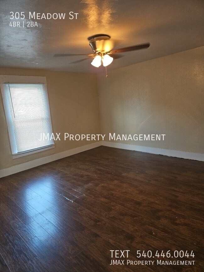 Building Photo - 305 Meadow St