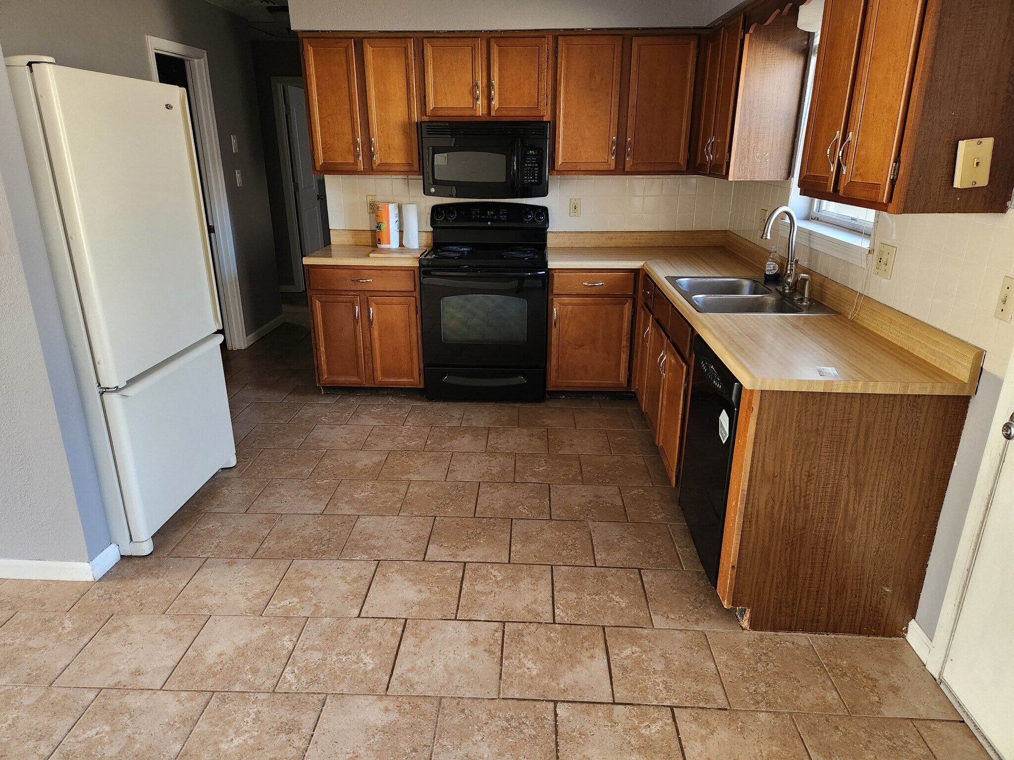 Kitchen - 1825 W Boris Dr