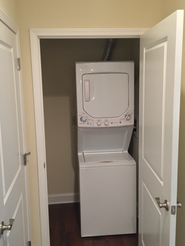 Building Photo - 502 Dickinson St