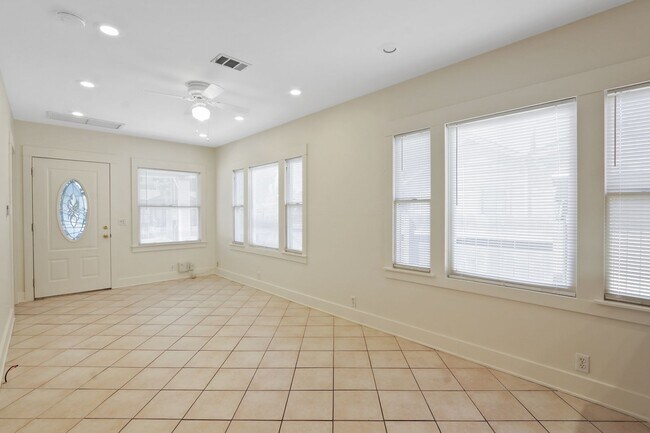 Building Photo - 2723 E 8th St