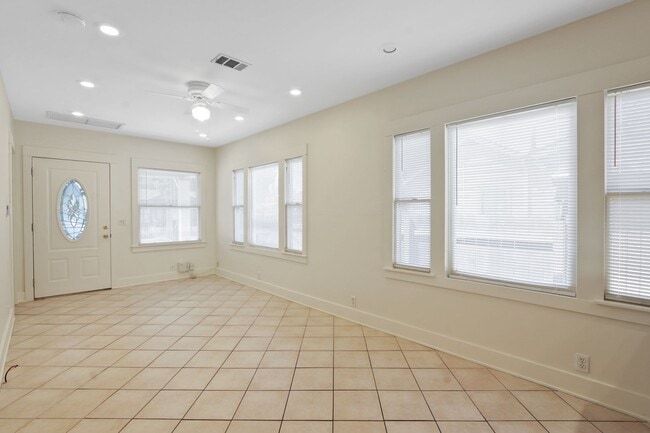 Building Photo - Charming Historic Rose Park Gem