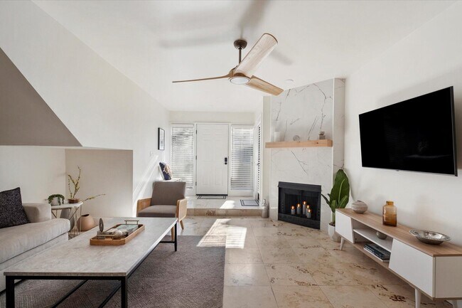 Building Photo - 1820 E Morten Ave