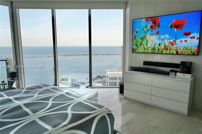 Building Photo - 1300 Brickell Bay Dr