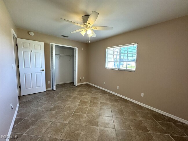 Building Photo - 2520 SW 11th Pl