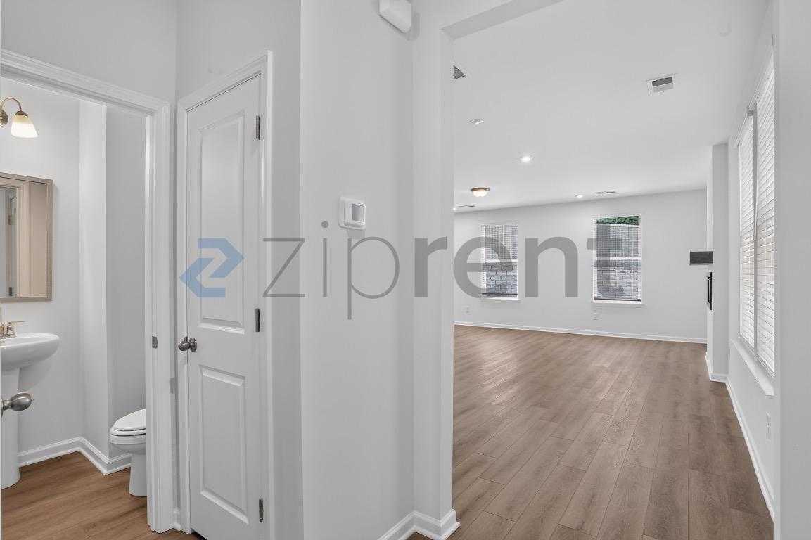 Building Photo - Unit