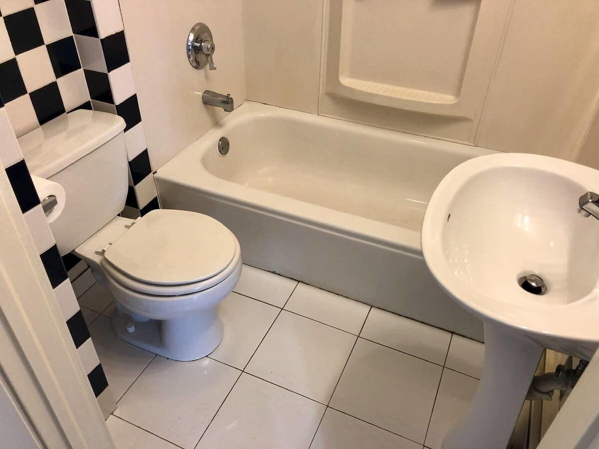 1 full bath - 224 E Main St