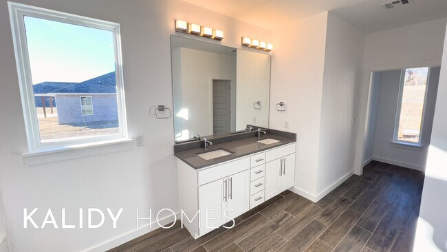 Building Photo - 17636 Salma Rd