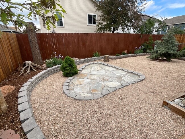 Building Photo - 3 Bedroom Home Available Near E Woodmen Rd...