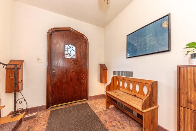 Building Photo - 1911 Geddes Ave