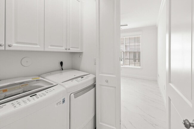 Building Photo - 47 SW Osceola St