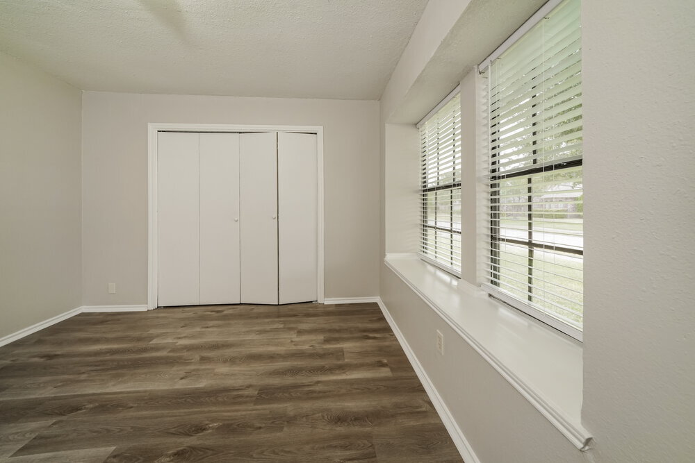 Building Photo - 8801 Pine Forest Dr
