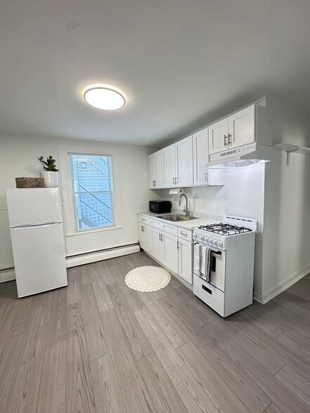 Building Photo - 176 Pearl St