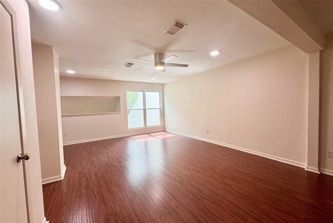 Building Photo - 20313 Sunny Shores Dr