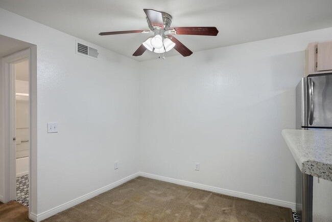 Building Photo - 231 W Horizon Ridge Pkwy