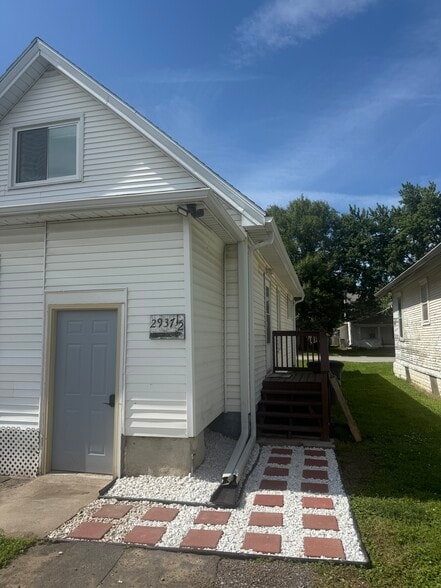 Building Photo - 2937 Ave a