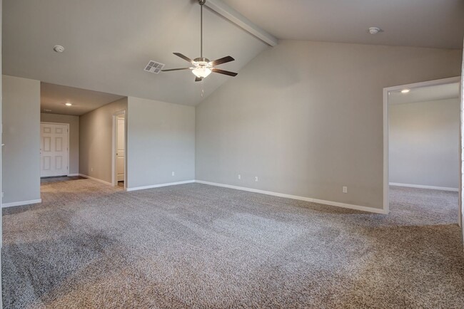 Building Photo - $500 Off the First Full Months Rent!!