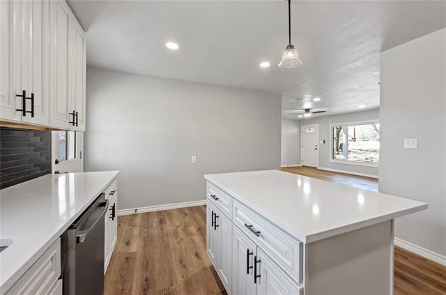 Building Photo - 131 Long St