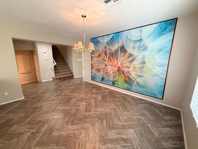 Building Photo - Spacious 5Bdm 3.5Ba Litchfield Park Home in a Small Gated Community