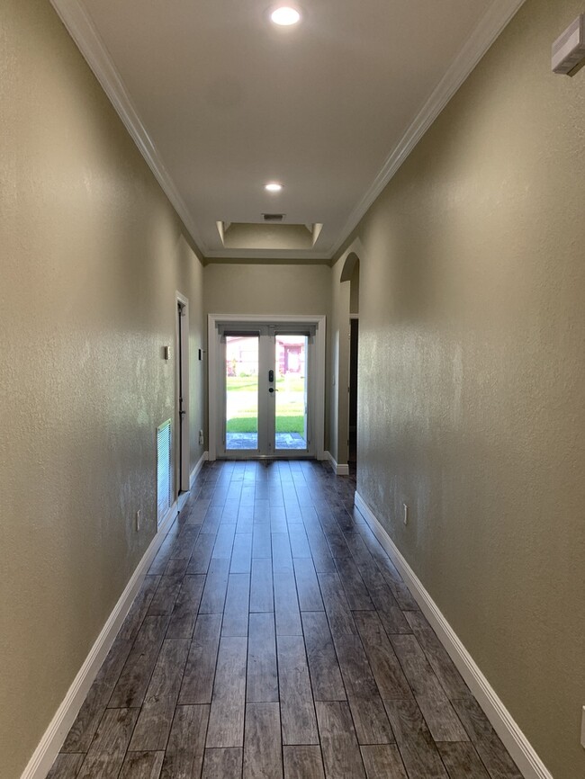 Building Photo - NEWER CONSTRUCTION MODERN HOME