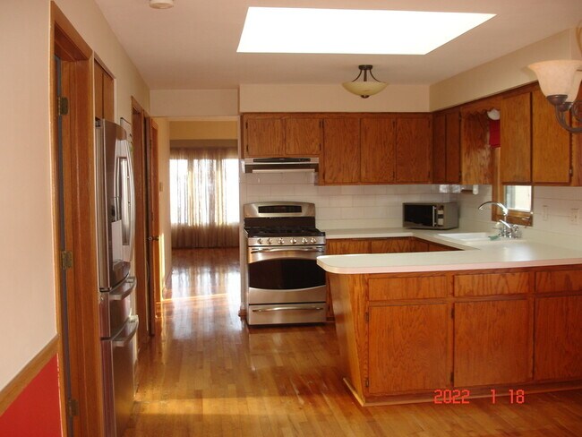 Building Photo - 7854 W Cahill Terrace