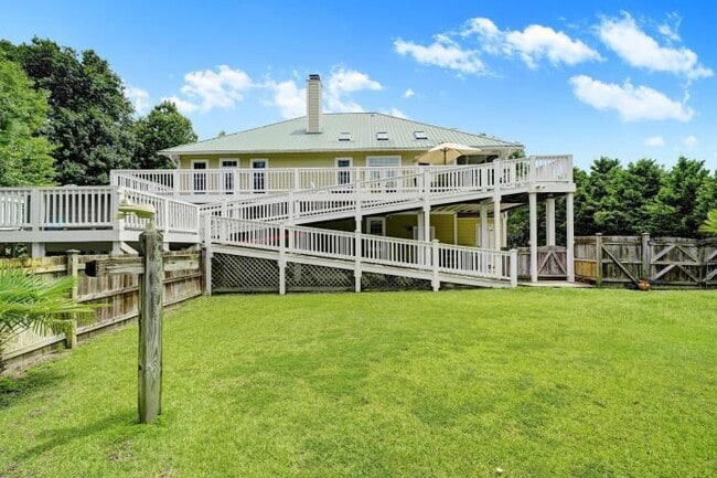 Building Photo - 214 Bates Retreat
