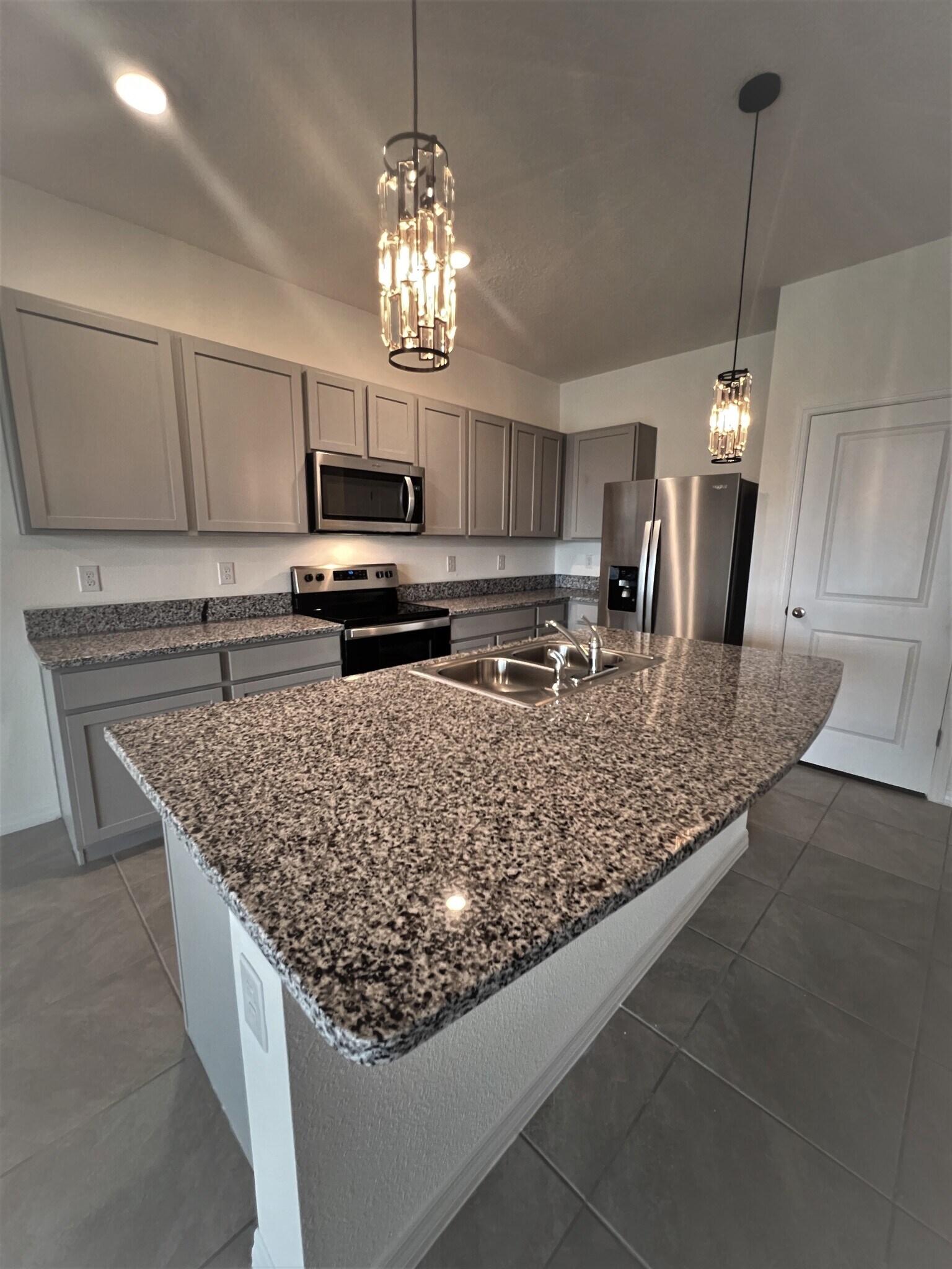 Granite countertops breakfast bar - 5247 Dragonfly Dr